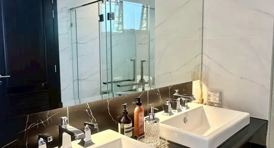 Casa en venta y en alquiler de 4 habitaciones en Lat Krabang, Bangkok