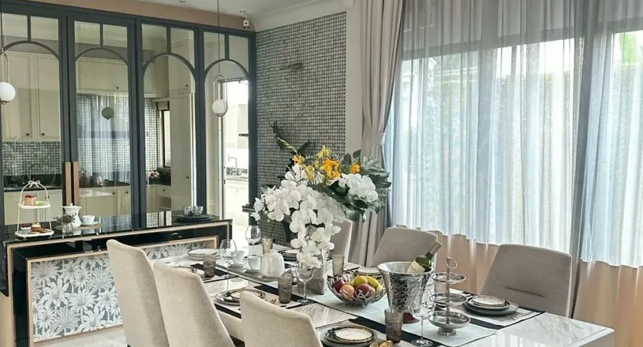 Casa en venta y en alquiler de 4 habitaciones en Lat Krabang, Bangkok