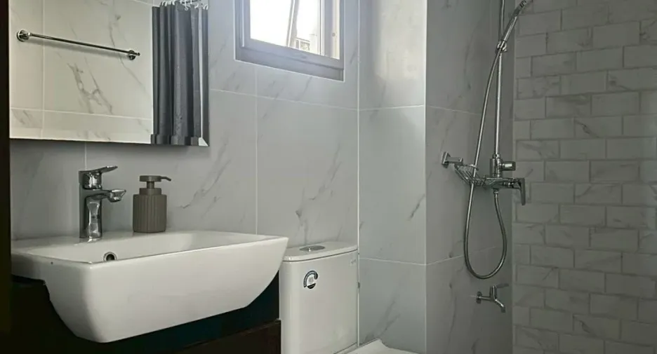 Casa en venta y en alquiler de 4 habitaciones en Lat Krabang, Bangkok