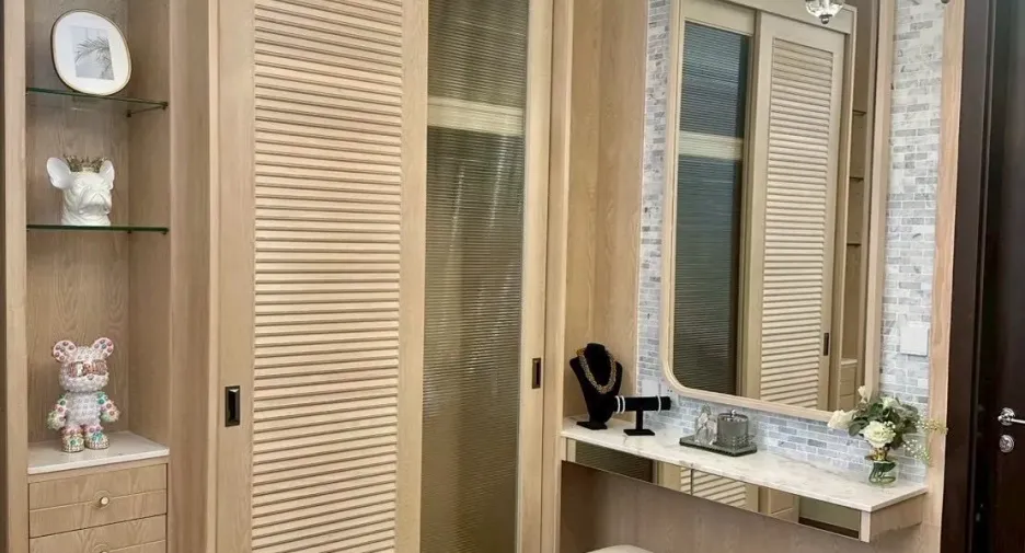 Casa en venta y en alquiler de 4 habitaciones en Lat Krabang, Bangkok