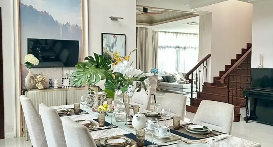Casa en venta y en alquiler de 4 habitaciones en Lat Krabang, Bangkok