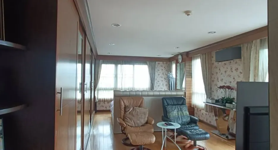 For sale 2 bedrooms condo in Yan Nawa, Bangkok