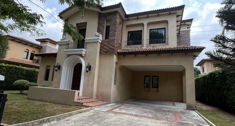 For rent 3 bedrooms villa in Sattahip, Chonburi
