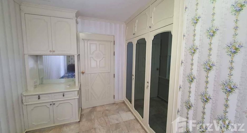 For sale 3 bedrooms condo in Watthana, Bangkok