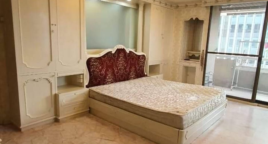 For sale 3 bedrooms condo in Watthana, Bangkok