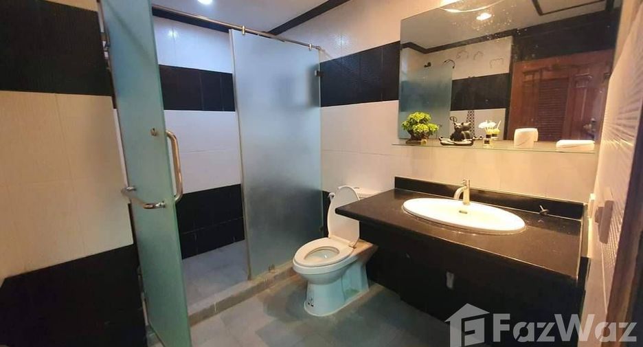 For sale 3 bedrooms condo in Watthana, Bangkok