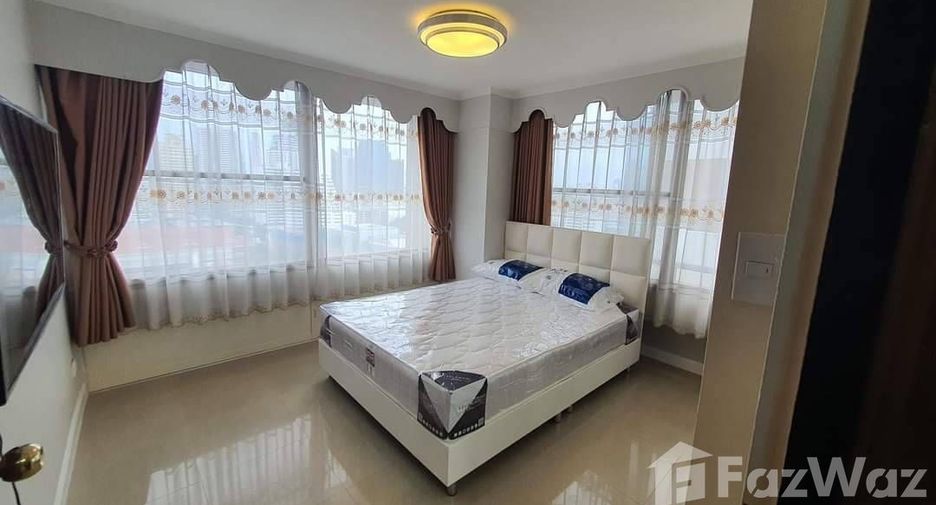 For sale 3 bedrooms condo in Watthana, Bangkok