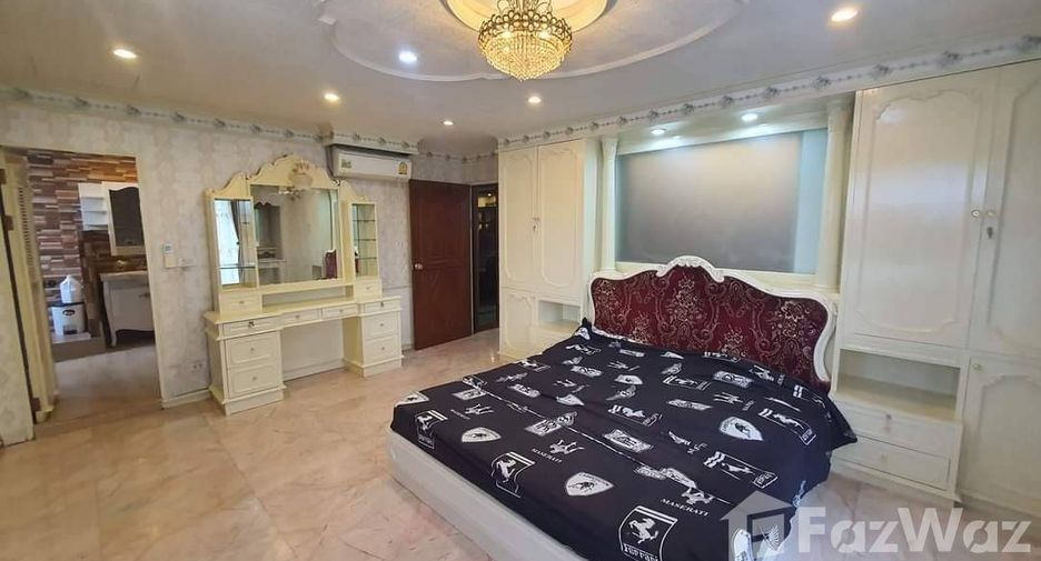 For sale 3 bedrooms condo in Watthana, Bangkok