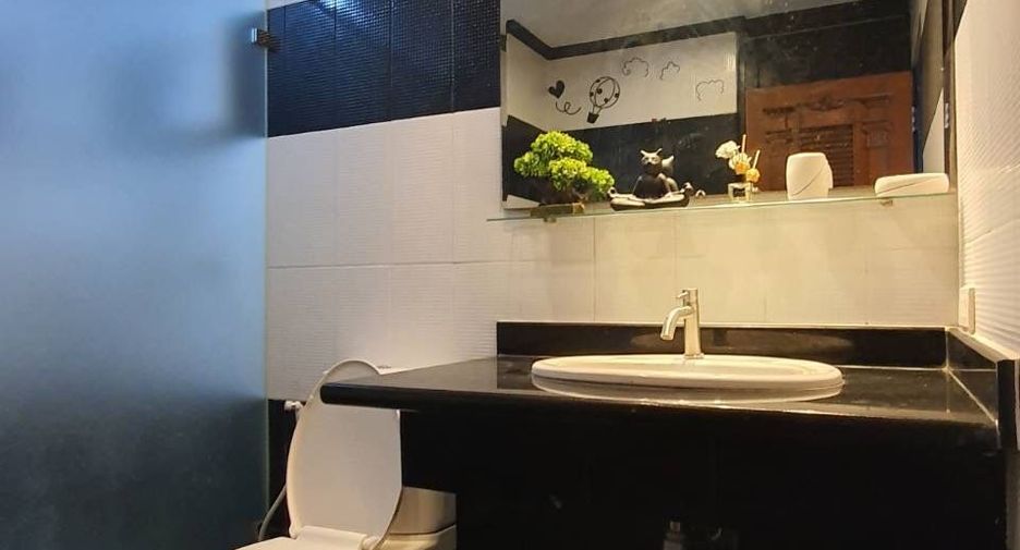 For sale 3 bedrooms condo in Watthana, Bangkok