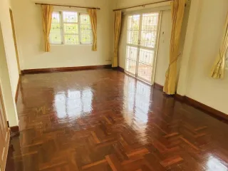 Casa en alquiler de 3 habitaciones en Bang Lamung, Chonburi