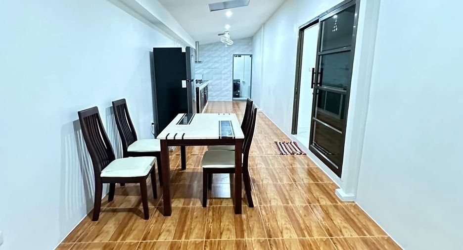 For rent 3 ベッドルーム townhouse in Bang Lamung, Chonburi