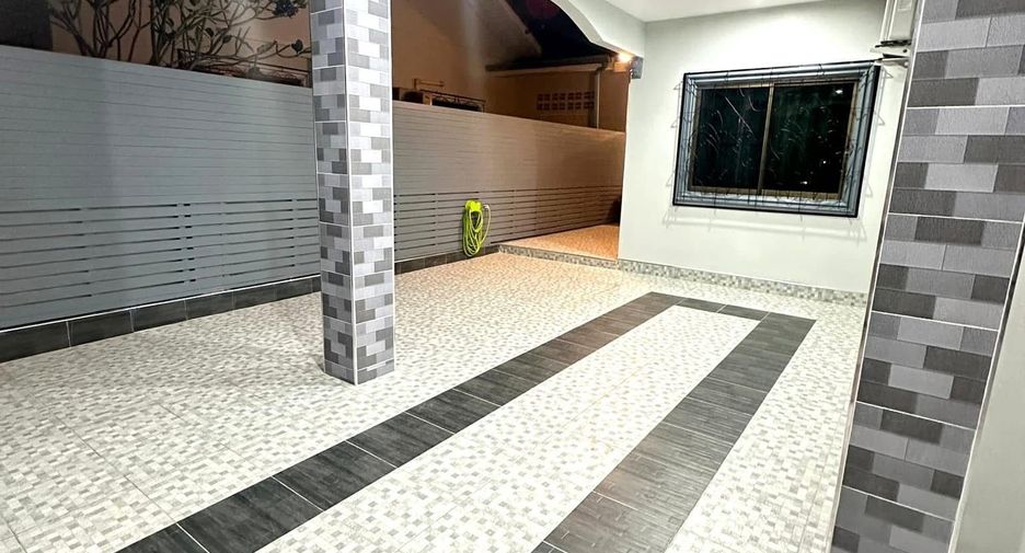 For rent 3 ベッドルーム townhouse in Bang Lamung, Chonburi