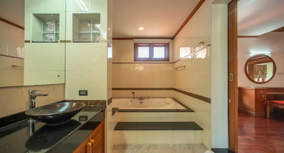 Villa zum Kauf und zur Miete mit 4 Zimmer in Thalang, Phuket