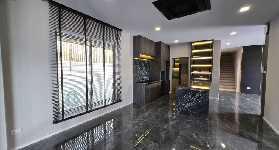 À vendre 4 chambres maison à San Kamphaeng, Chiang Mai