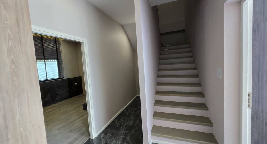 À vendre 4 chambres maison à San Kamphaeng, Chiang Mai