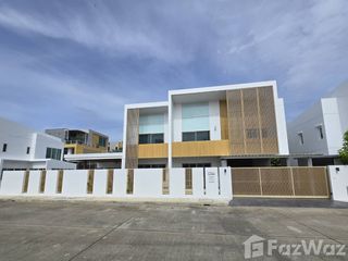 For sale 4 bedrooms house in San Kamphaeng, Chiang Mai