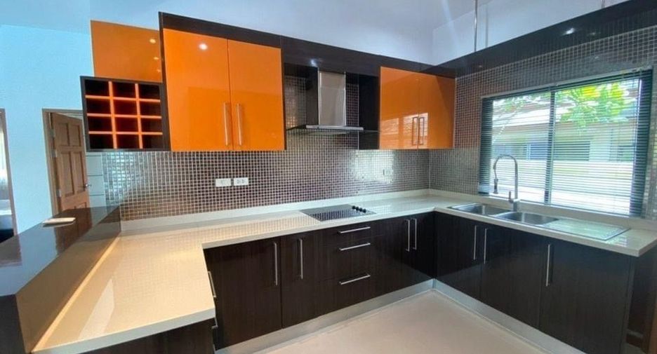 For rent 3 bedrooms villa in Bang Lamung, Chonburi