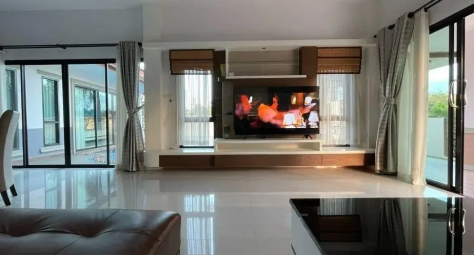For rent 3 bedrooms villa in Bang Lamung, Chonburi