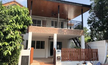 Casa adosada en venta de 3 habitaciones en Bang Phli, Samut Prakan