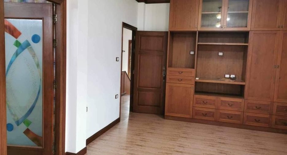 Haus zum Kauf und zur Miete mit 4 Zimmer in Si Racha, Chonburi