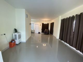 Casa adosada en alquiler de 3 habitaciones en Bang Lamung, Chonburi