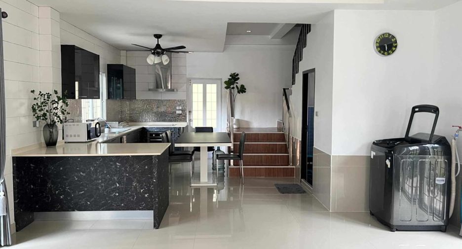 For rent 3 bedrooms villa in Bang Lamung, Chonburi
