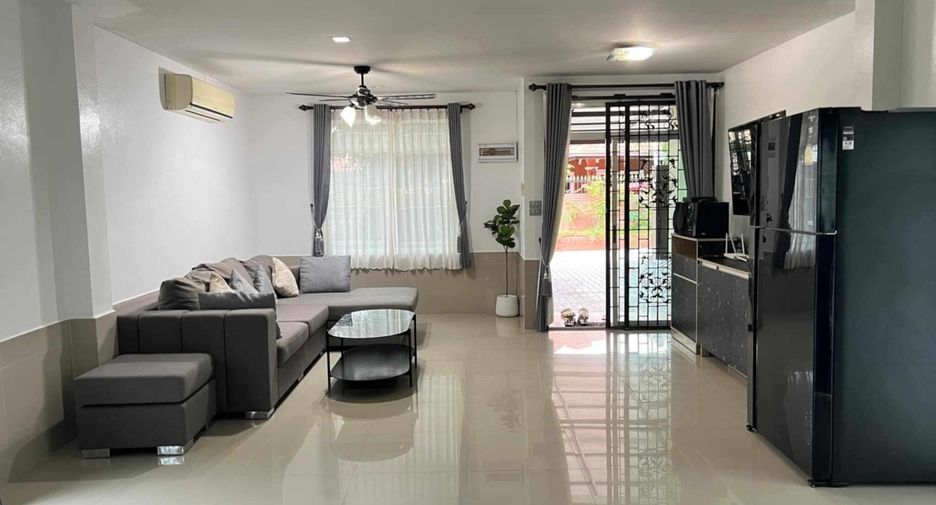 For rent 3 bedrooms villa in Bang Lamung, Chonburi