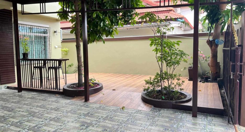 For rent 3 bedrooms villa in Bang Lamung, Chonburi