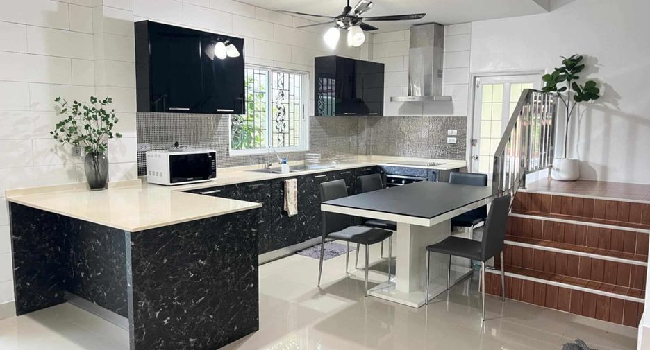 For rent 3 bedrooms villa in Bang Lamung, Chonburi