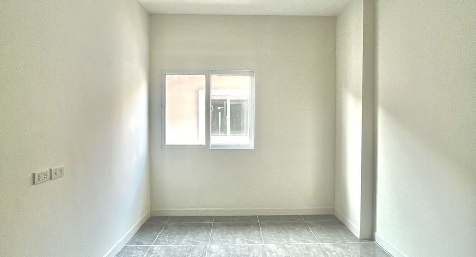 For sale 3 ベッドルーム townhouse in Bang Lamung, Chonburi