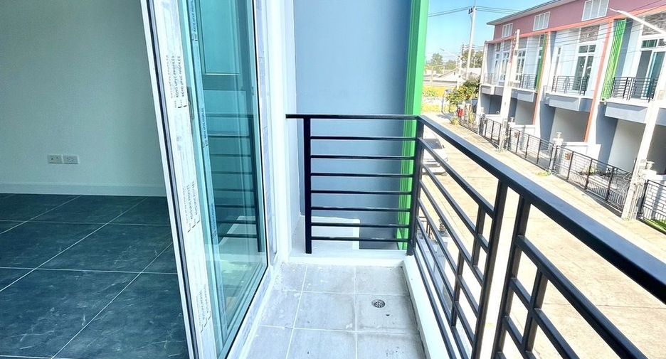 For sale 3 ベッドルーム townhouse in Bang Lamung, Chonburi
