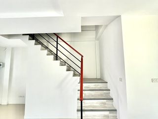 À vendre 3 chambres maison de ville à Bang Lamung, Chonburi