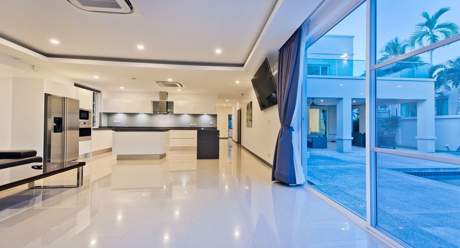 For sale and for rent 5 bedrooms villa in Bang Lamung, Chonburi