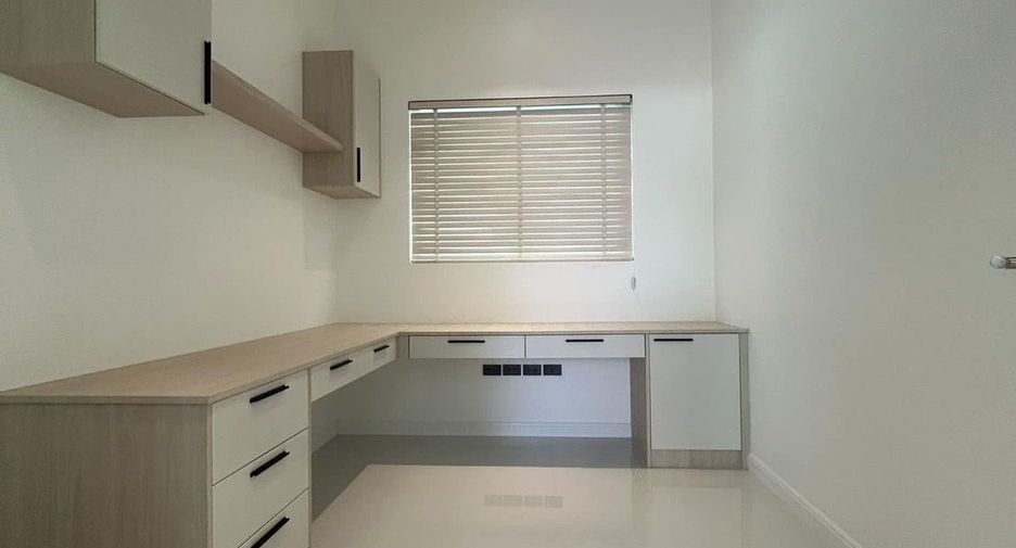 For rent 4 bedrooms villa in Hua Hin, Prachuap Khiri Khan