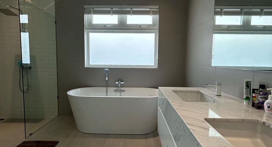 For rent 4 bedrooms villa in Hua Hin, Prachuap Khiri Khan