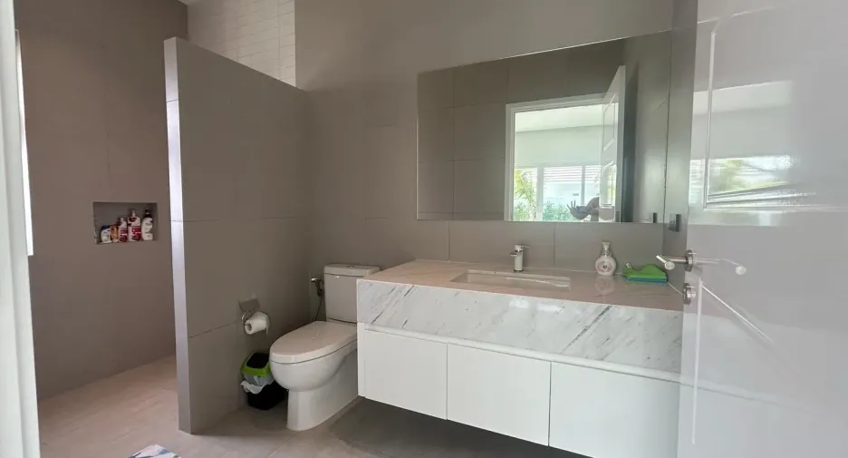 For rent 4 bedrooms villa in Hua Hin, Prachuap Khiri Khan