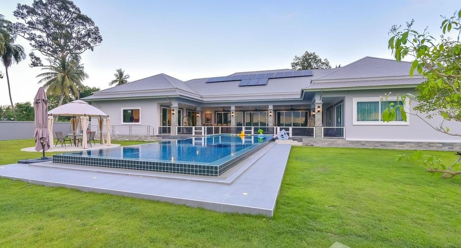 For sale 5 bedrooms villa in Hua Hin, Prachuap Khiri Khan