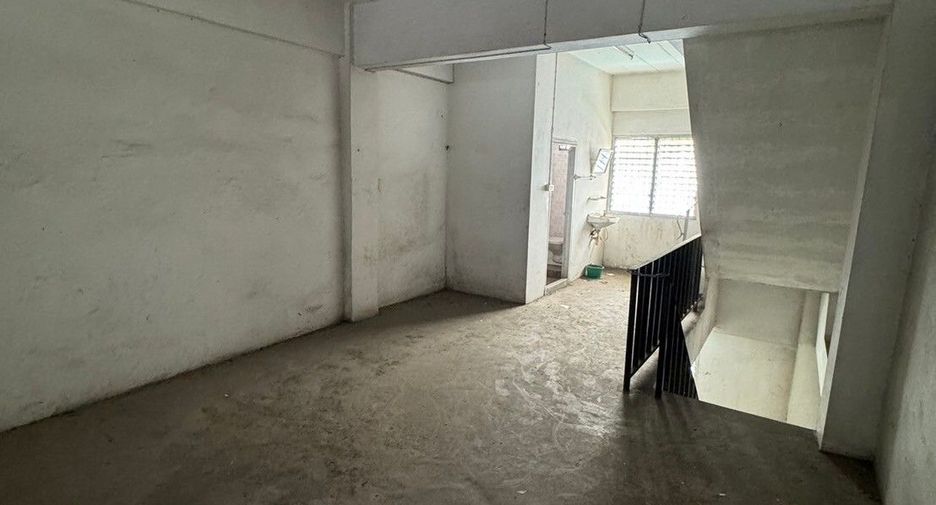 For sale 2 bedrooms retail Space in Bang Bo, Samut Prakan