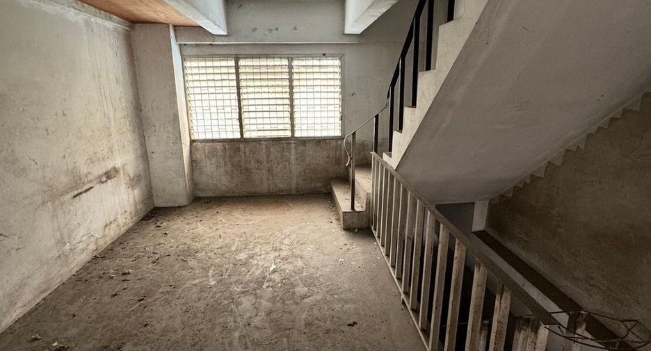 For sale 2 bedrooms retail Space in Bang Bo, Samut Prakan