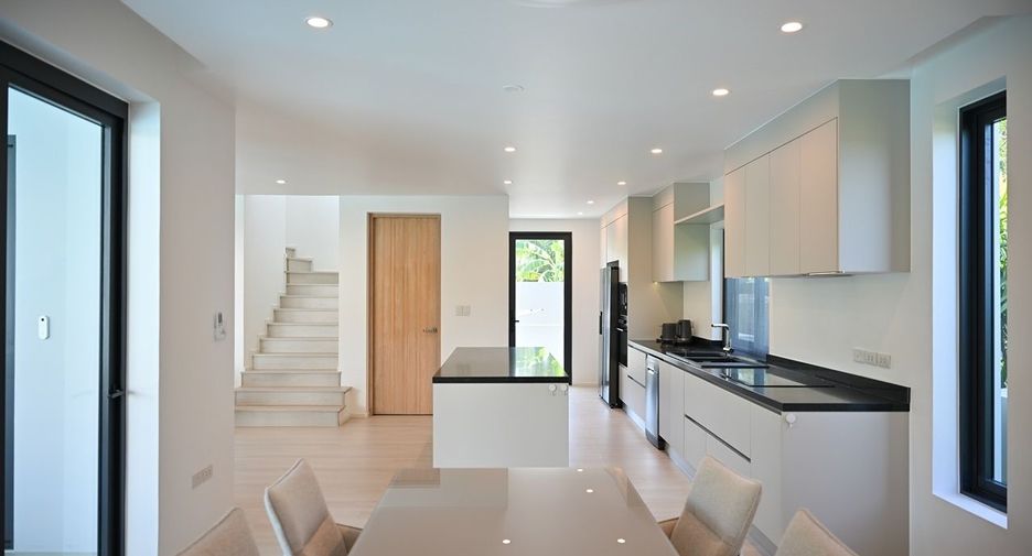 Villa zum Kauf und zur Miete mit 4 Zimmer in Thalang, Phuket