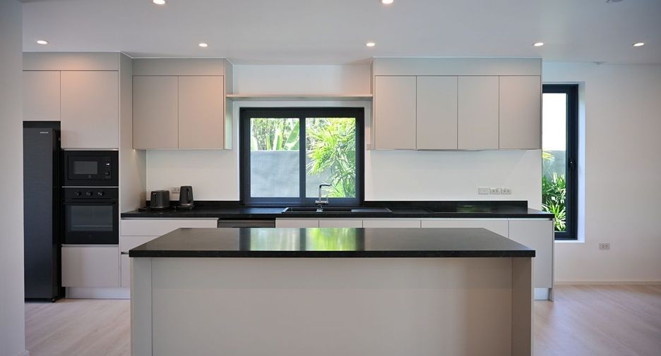 Villa zum Kauf und zur Miete mit 4 Zimmer in Thalang, Phuket