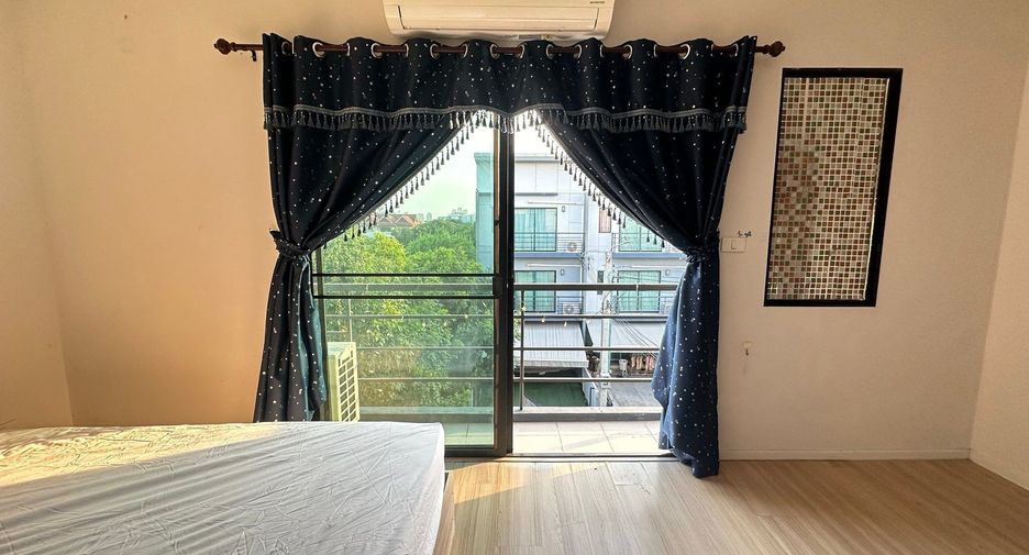 For sale and for rent 4 bedrooms townhouse in Prawet, Bangkok