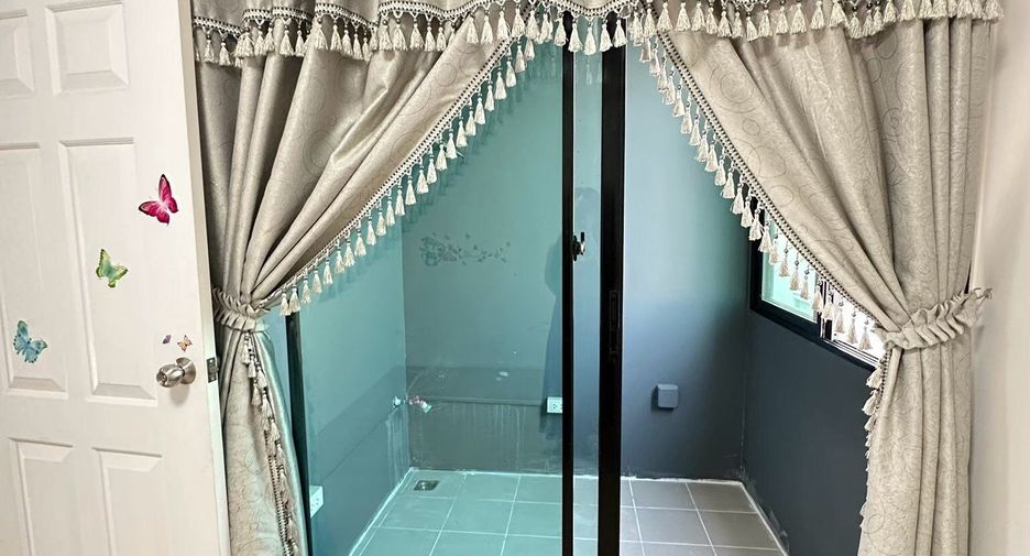 For sale and for rent 4 bedrooms townhouse in Prawet, Bangkok