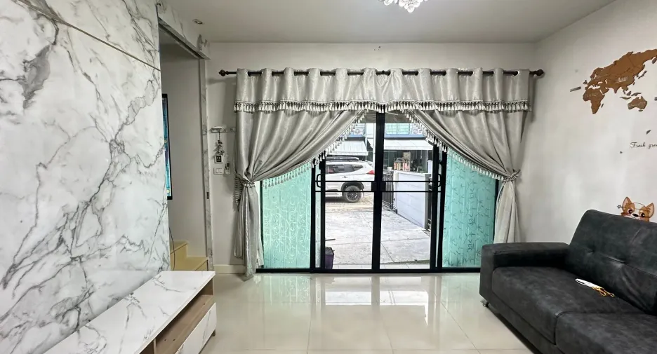 For sale and for rent 4 bedrooms townhouse in Prawet, Bangkok