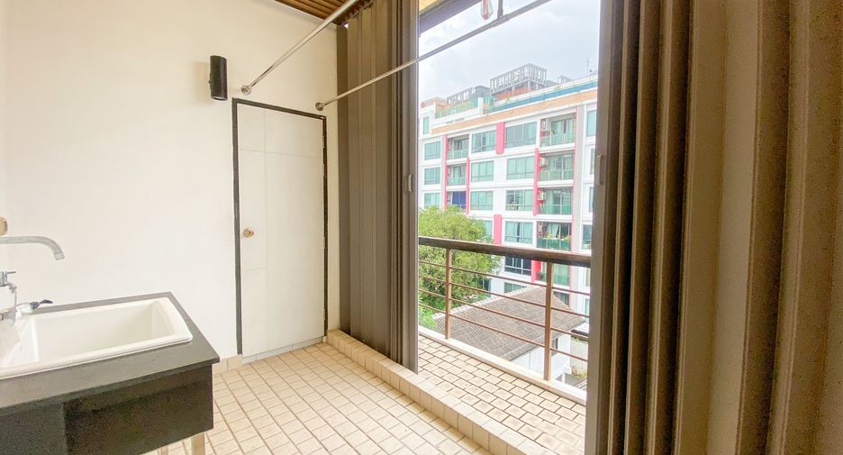 For sale 3 bedrooms townhouse in Watthana, Bangkok