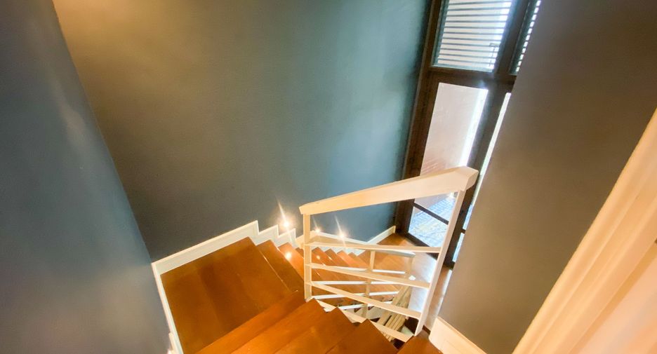 For sale 3 bedrooms townhouse in Watthana, Bangkok
