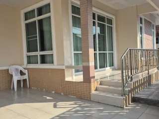 Casa en alquiler de 3 habitaciones en Bang Lamung, Chonburi