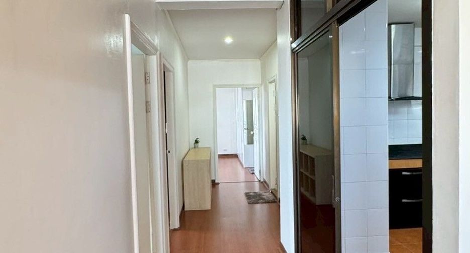 For sale and for rent 3 bedrooms apartment in Huai Khwang, Bangkok