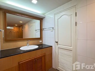 Apartamento en venta y en alquiler de 3 habitaciones en Huai Khwang, Bangkok