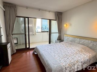 Apartamento en venta y en alquiler de 3 habitaciones en Huai Khwang, Bangkok